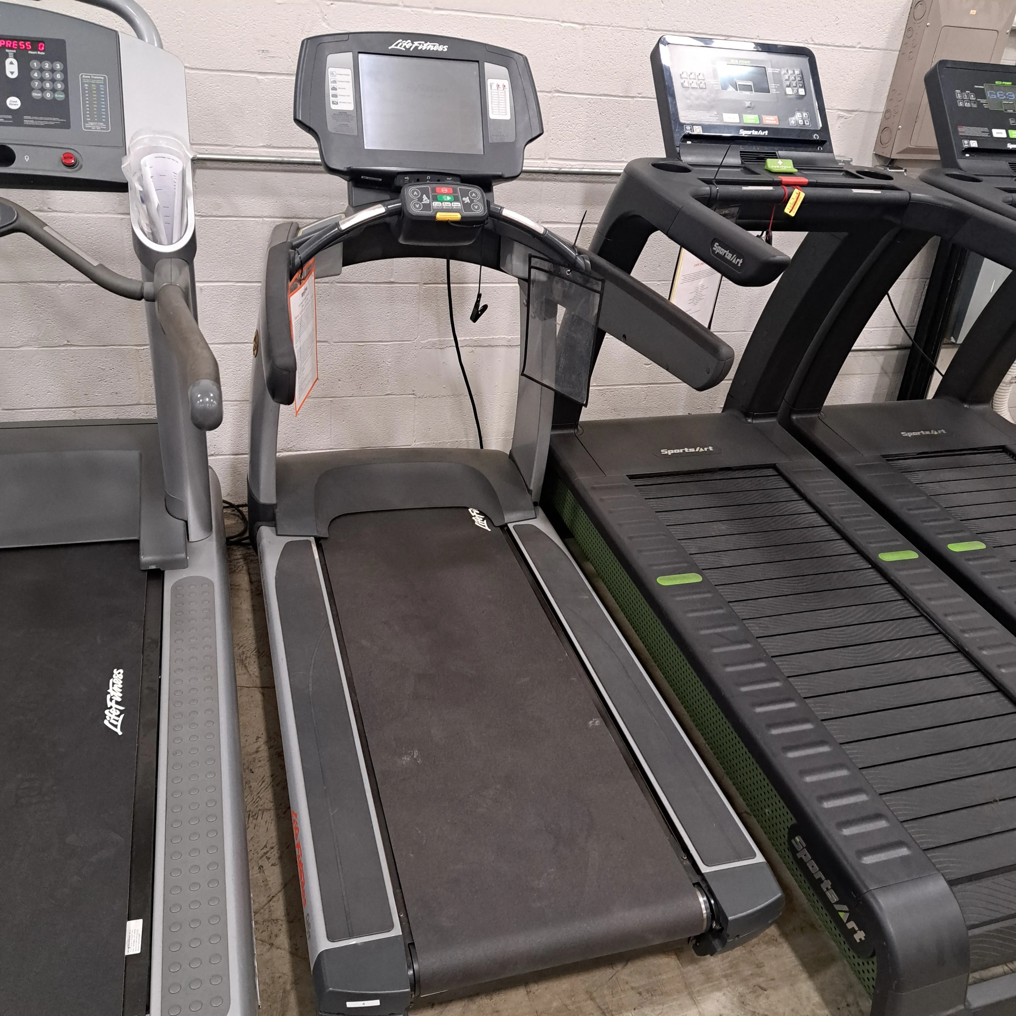 Life Fitness 95T Engage Treadmill-Used