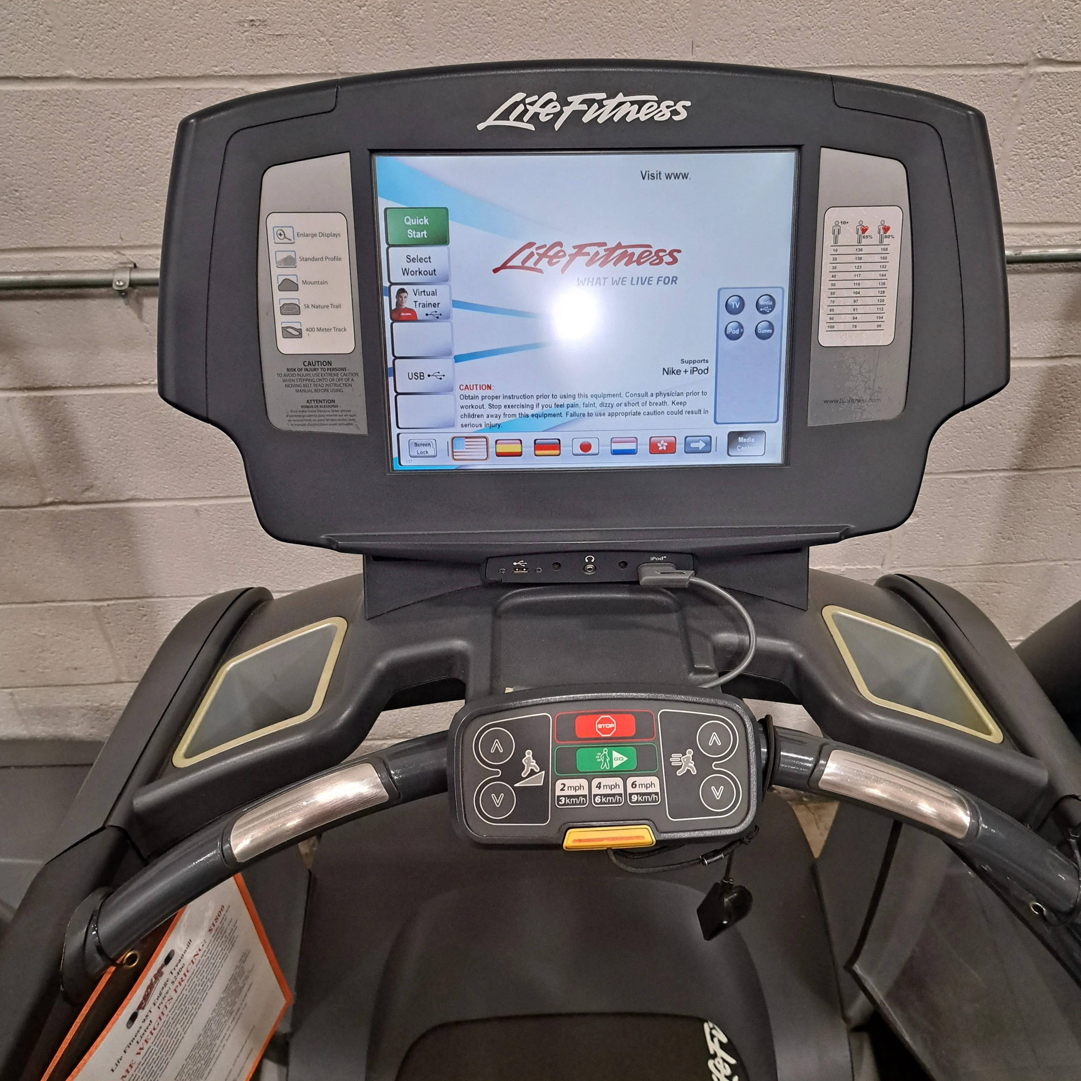 Life Fitness 95T Engage Treadmill-Used