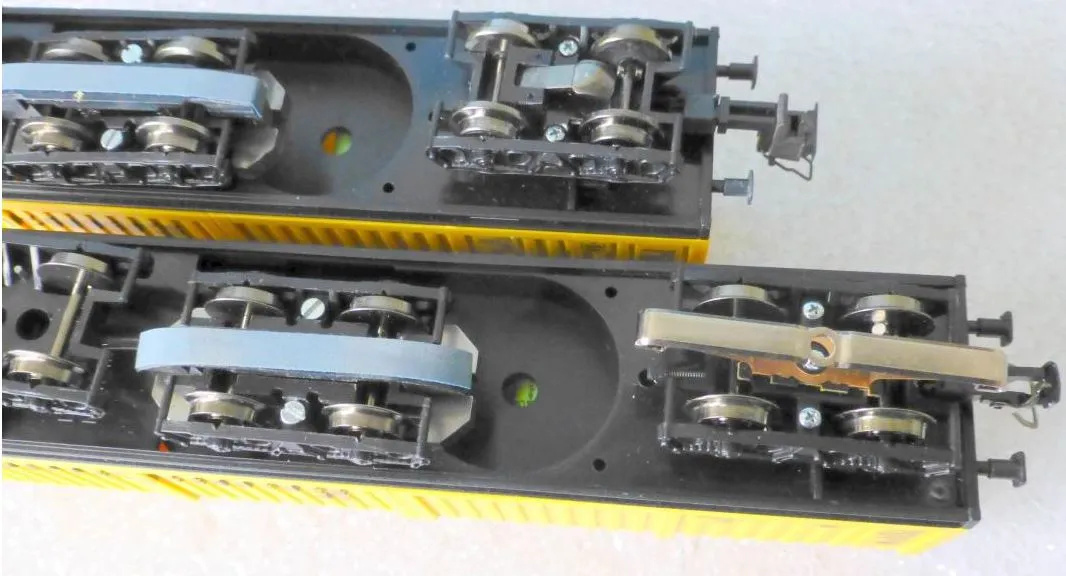 Lux HO 9136 MLR-1 Center Stud Cleaner for Marklin Tracks. Automatic start/stop function, Faulhaber motor.