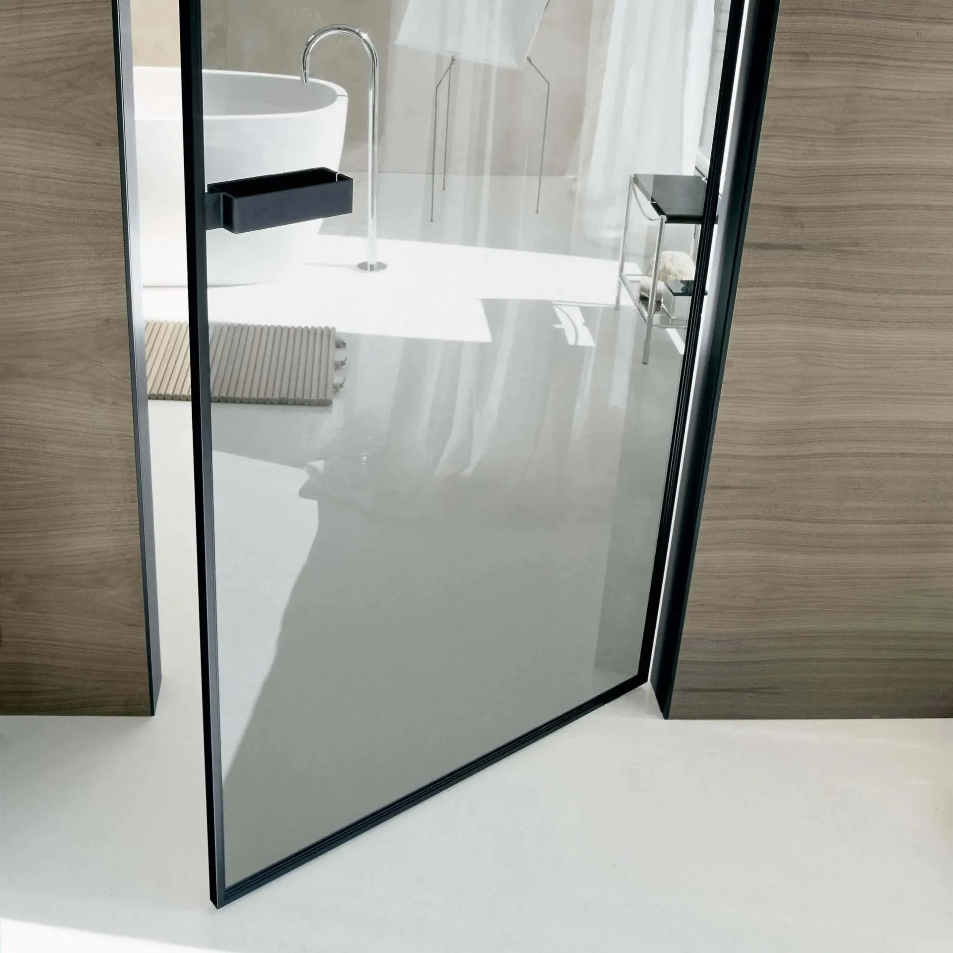 Vela Door